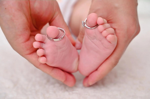 阳春怀孕肚子一边高一边低 阳春怀孕肚子一边高一边低